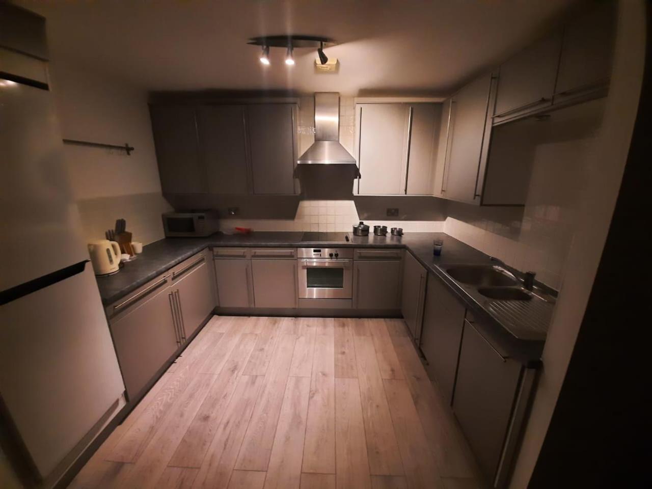 Room In Cardiff City Center - Swiftstay Екстериор снимка
