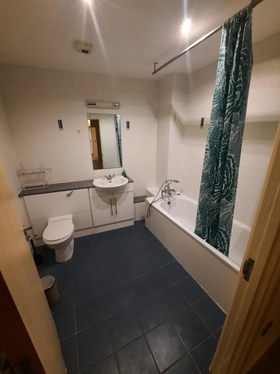 Room In Cardiff City Center - Swiftstay Екстериор снимка
